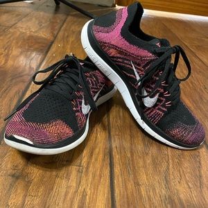 Women’s Nike Free Run 4.0 Flyknit Black and Pink Size 8